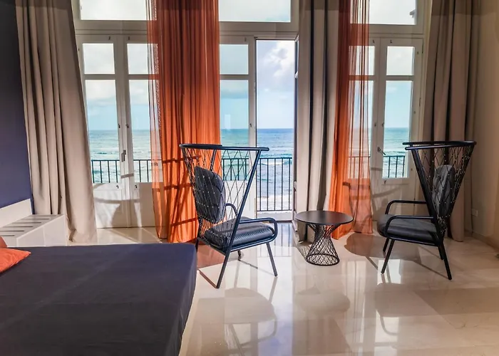 Central Gallery Rooms